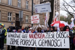 22 тисячі працівників освіти Польщі вийшли на вулиці, вимагаючи збільшення заробітних плат