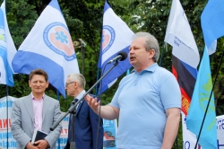 Профспілки пікетували Верховну Раду України на підтримку "народних законів"
