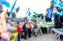 Профспілки пікетували Верховну Раду України на підтримку "народних законів"