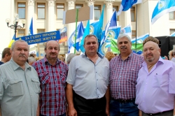 Профспілки пікетували Верховну Раду України на підтримку "народних законів"